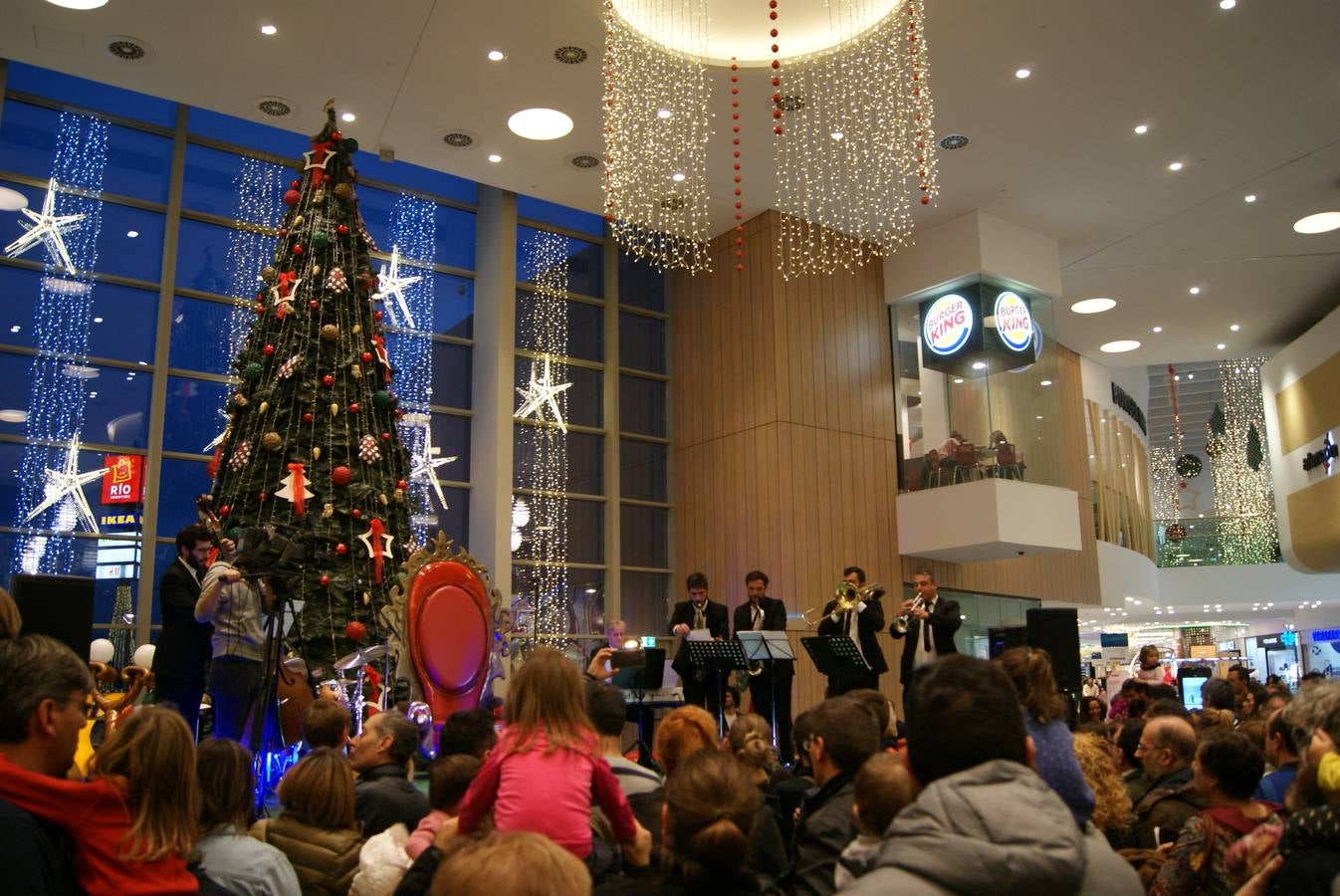 Papá Noel inaugura la Navidad en Río Shopping