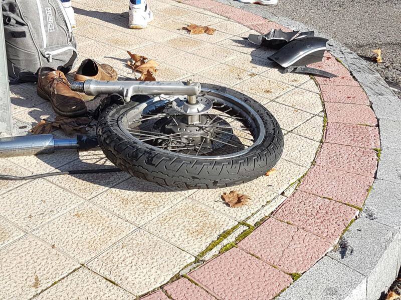 Accidente de una motocicleta y un turismo en Arroyo de la Encomienda (Valladolid)