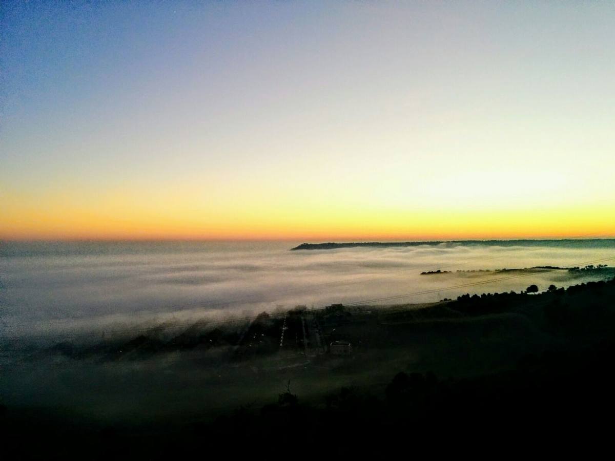 Un mar de niebla cubre Valladolid