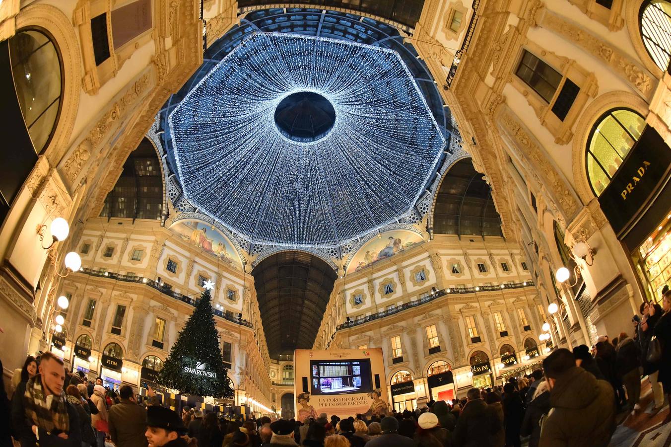 Las grandes ciudades lucen en Navidad