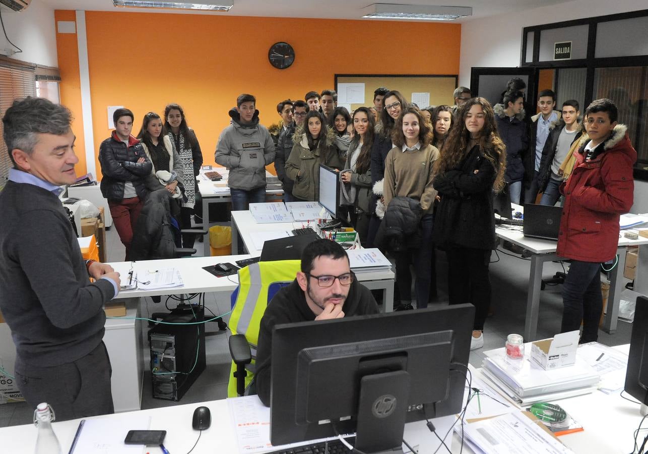 Alumnos del colegio Nuestra Señora de Lourdes visitan las instalaciones de Ibermaq dentro del programa STARTinnova