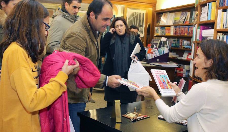 Samantha Vallejo-Nájera firma libros en Segovia