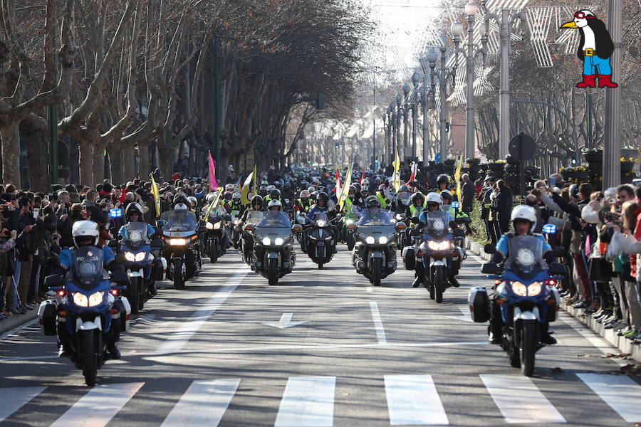 Ambiente en el desfile de banderas de Pingüinos en Valladolid (Fotos 1)