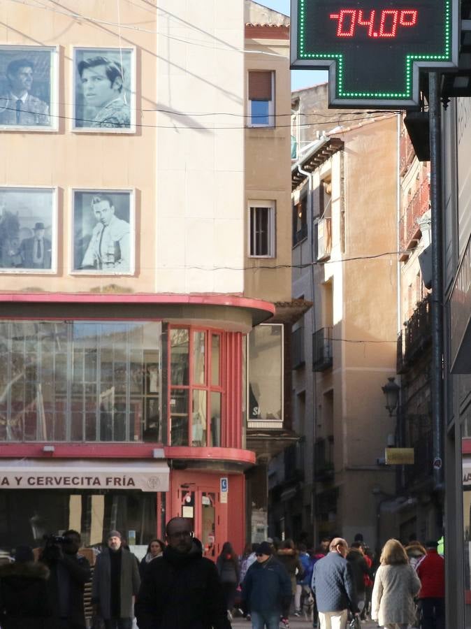 El frío hace tiritar a los segovianos