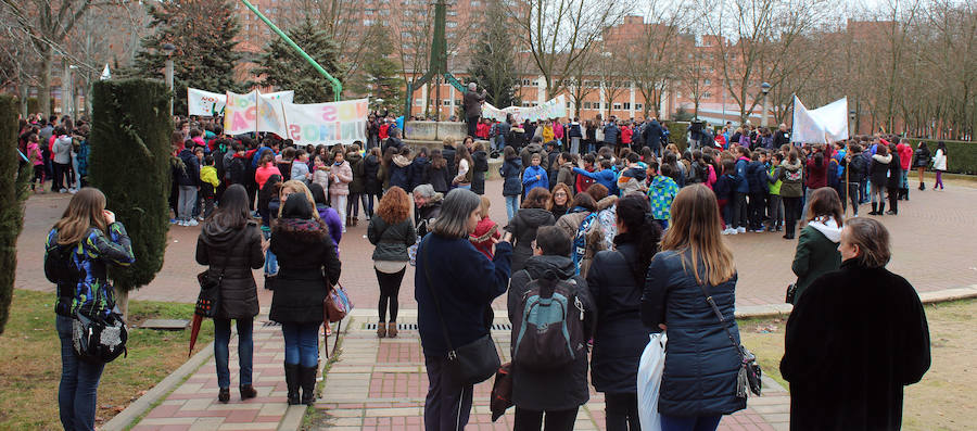 Alumnos del IES Parquesol celebran el Día de la Paz en El Parque del Reloj