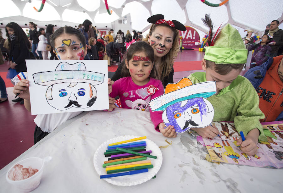 Taller de disfraces de carnaval en la Cúpula del Milenio