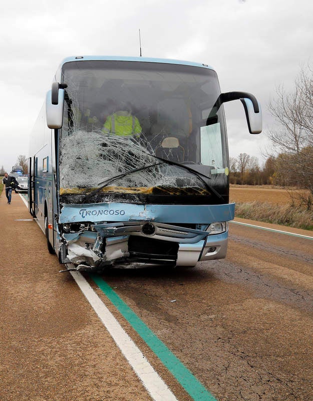 Tres miembros de una familia fallecen en un accidente en Villaturde (Palencia)