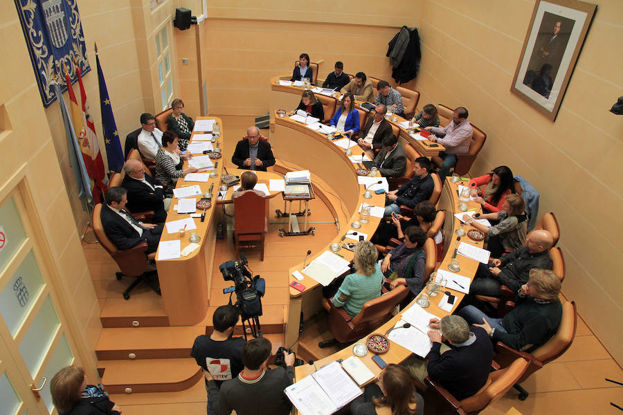 Pleno en el Ayuntamiento de Segovia