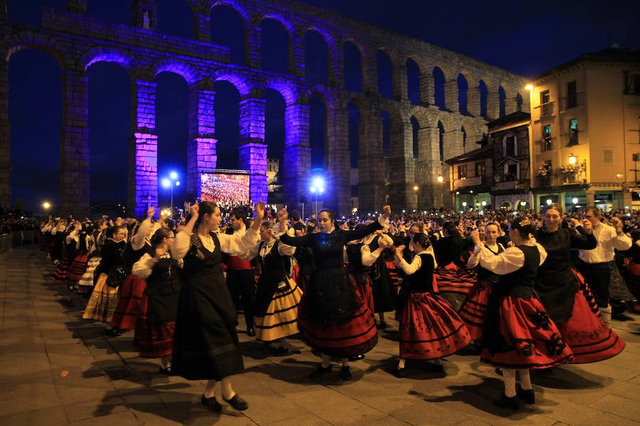 Segovia baila una jota por el Día Mundial de los Trastornos del Espectro Autista