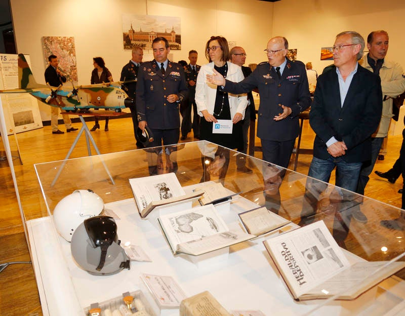 Inauguración de la exposición 'Volar, historia de una aventura' en el Centro Cultural Provincial de Palencia