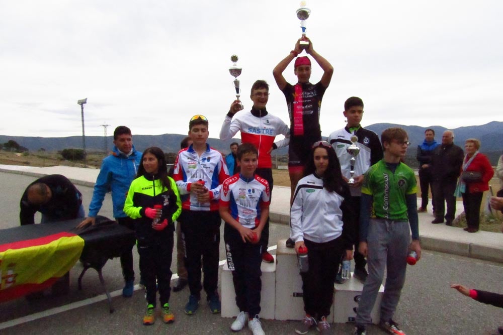 Gran jornada de ciclismo en El Barraco, con el XI Trofeo UCAV para escuelas