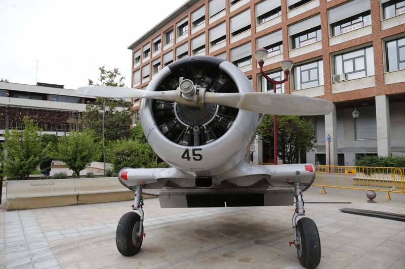 Aviones en la Plaza de los Juzgados para disfrute de los palentinos