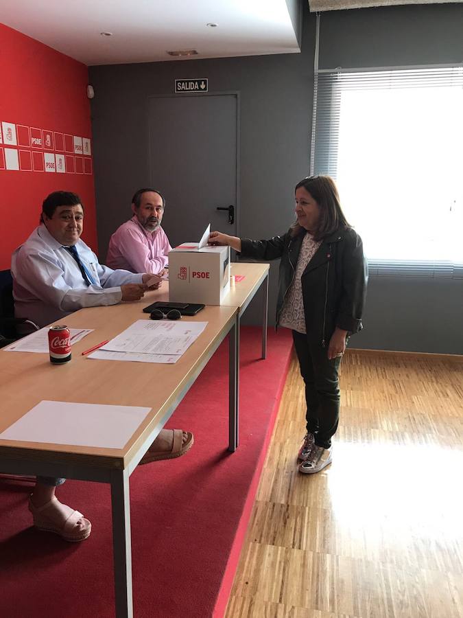 Votación en las primarias del PSOE en la sede de Medina del Campo