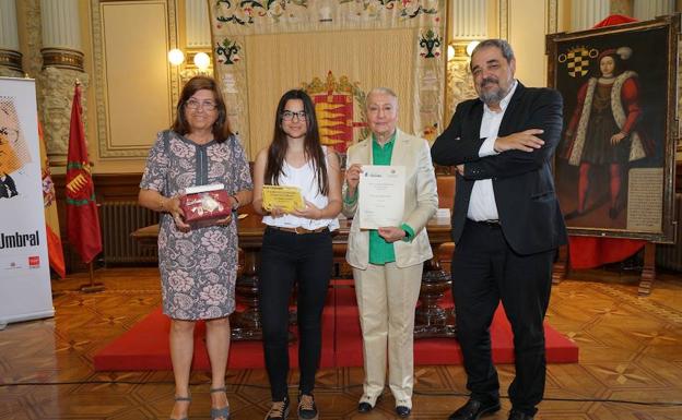 Una alumna del Instituto Parquesol triunfa en los Premios de Columnismo Francisco Umbral