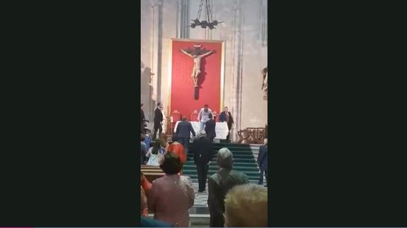 El vídeo de la detención de joven marroquí que irrumpió en San Pablo al grito de «Alá es grande»