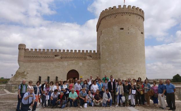 Arévalo recibe a los miembros de la Casa de Castilla y León de Navarra