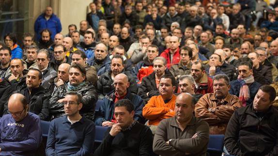Con la amenaza de cierre en pie, la plantilla de Nissan convoca una jornada de huelga