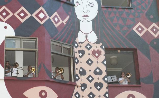 El Palencia Sonora homenajea a Los Beatles en su prólogo