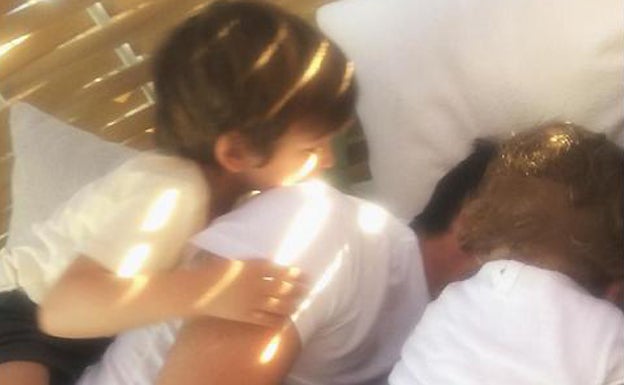 Los Casillas se funden en un abrazo