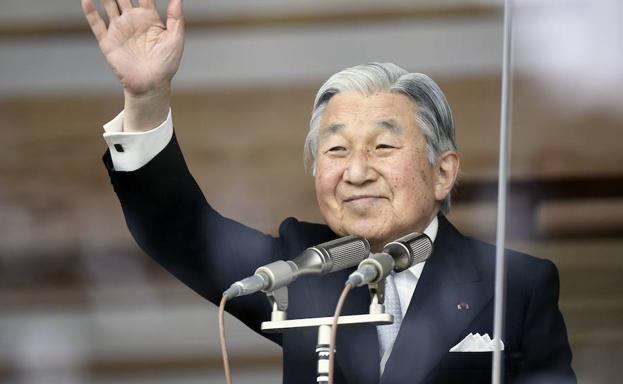 Japón aprueba la ley que permitirá abdicar al emperador Akihito