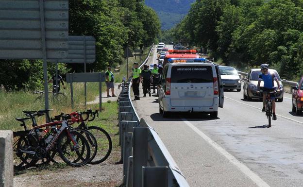 Un altercado entre 16 ciclistas y un conductor moviliza a la Guardia Civil
