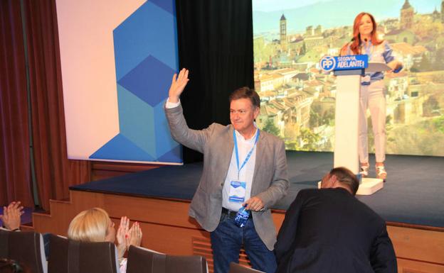 Francisco Vázquez se «aparta» pero seguirá en la Diputación