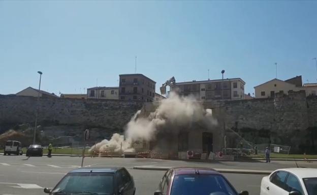 El espectacular derrumbe de una casa en Zamora