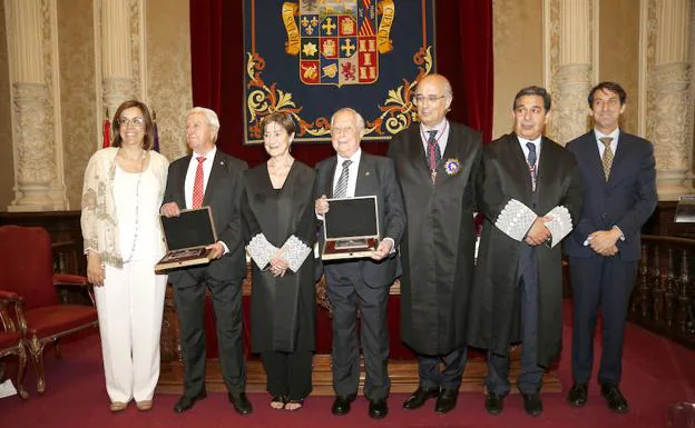 La abogacía española homenajea a dos «maestros» palentinos