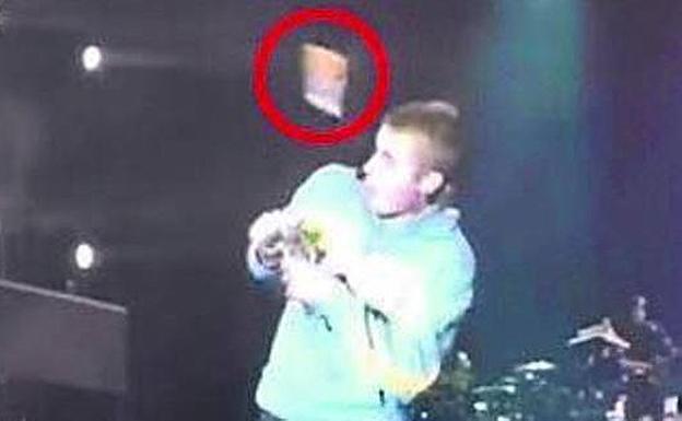 Vuelan botellas contra Justin Bieber por culpa de 'Despacito'