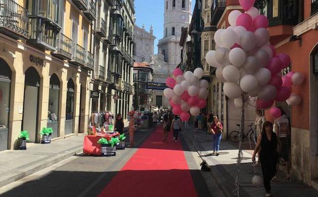Alfombra roja en la calle Regalado
