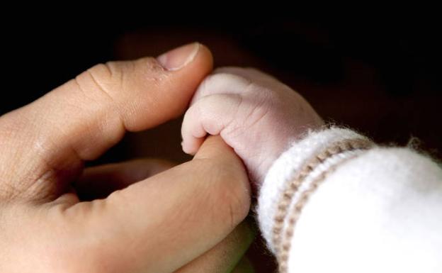 Una familia denuncia que envíen a su hija de acogida con su abuela a Rumanía