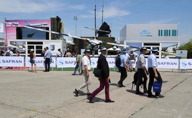 Pilar del Olmo muestra en París el apoyo a la aeronáutica de Castilla y León