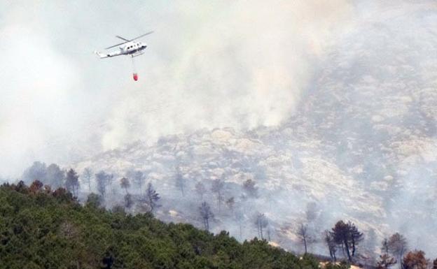 Acusan a la Junta de la gravedad del incendio en El Hornillo