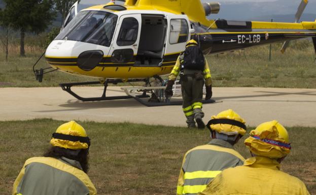 La Junta suma un centenar de profesionales a los equipos contra incendios