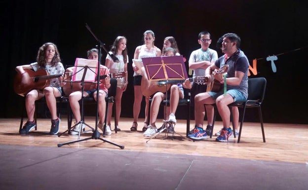 El CEIP Los Arevacos cierra su programa Erasmus Plus con un Talent Show