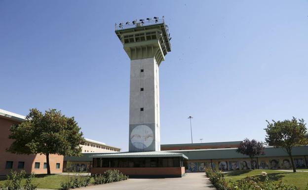 IU tacha de «infrahumanas» las condiciones de los presos en observación en La Moraleja