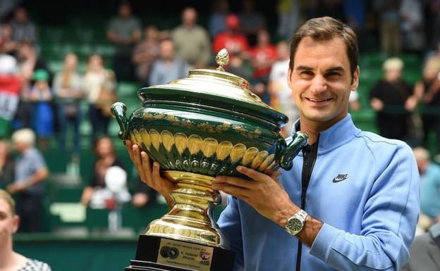 Federer barre a Zverev en la final de Halle