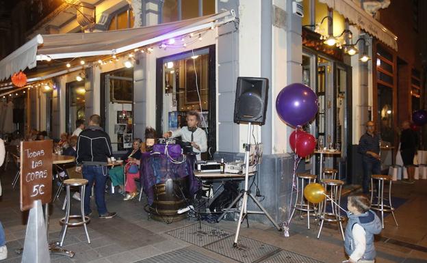 Doscientos alumnos de la Escuela de Rock animarán la noche de compras de Palencia