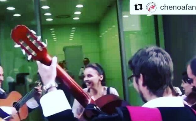 Chenoa celebra su 42 cumpleaños con la tuna