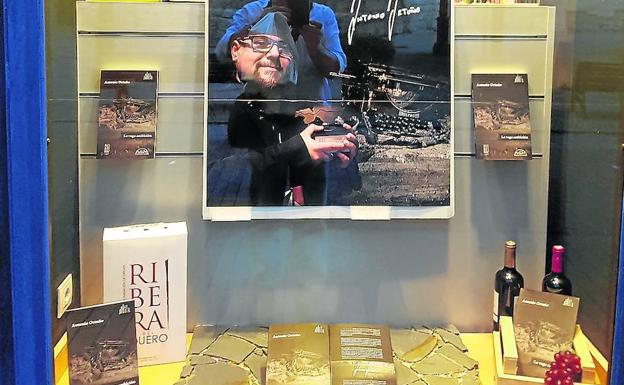 Las librerías hacen hueco al mundo del vino en sus escaparates