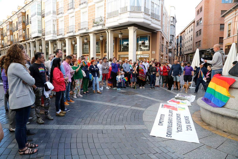 Concentración en Palencia en el Día Internacional del Orgullo LGBTI