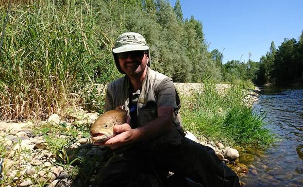 Ibo Salazar, un pescador de élite en las aguas palentinas