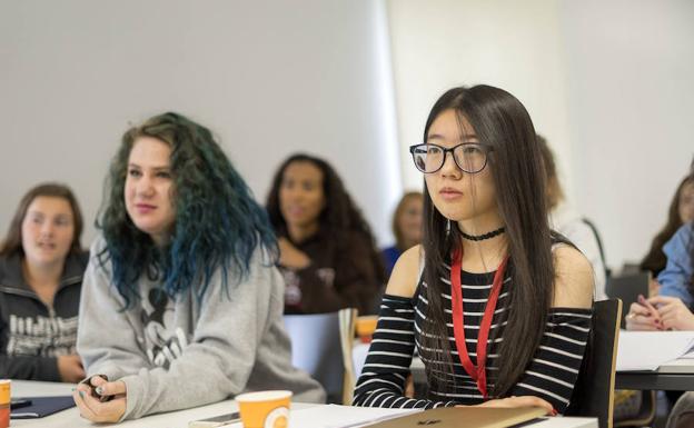 Estadounidenses preuniversitarios ensayan un innovador curso en Segovia