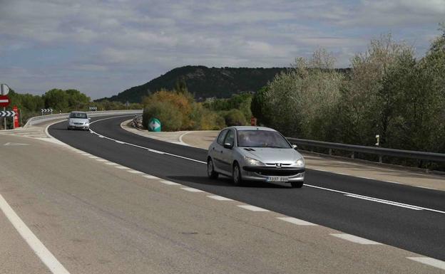 Tres heridos al volcar un turismo a en Quintanilla de Onésimo