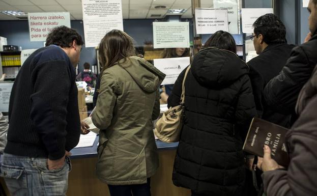 El apellido paterno deja de tener preferencia desde este viernes