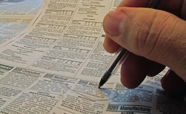 Bruselas pide pruebas de la vigencia de la ayuda de 430 euros para los 'ninis'