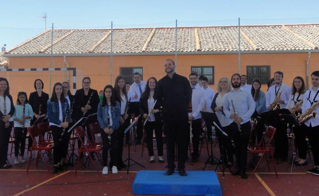 La banda de Carbonero lleva los Aperitivos a Banda a Tizneros