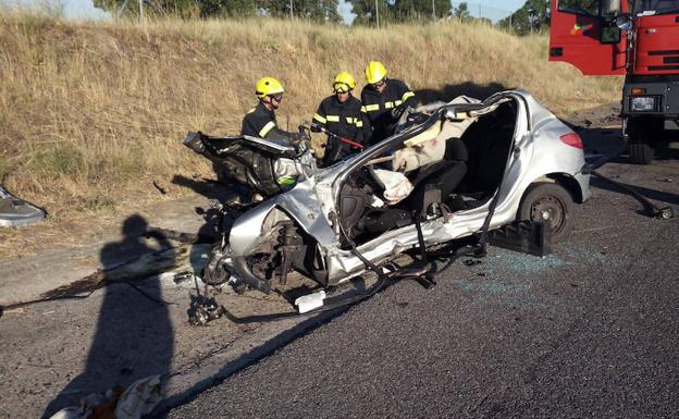 Fallece el conductor de un coche tras chocar contra un camión en la A-66