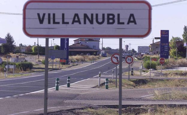 Cuatro jóvenes heridos al salirse de la vía su coche y volcar