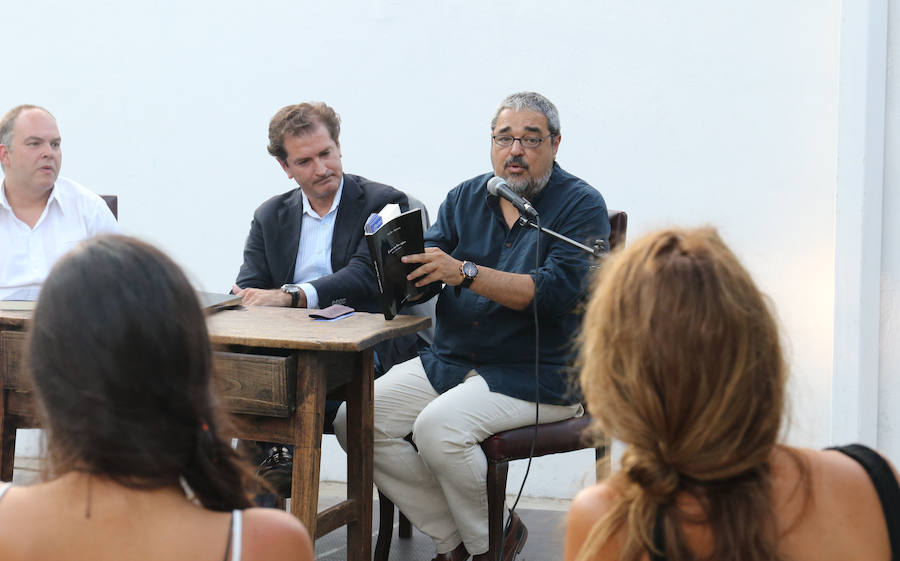 Carlos Aganzo presenta su libro